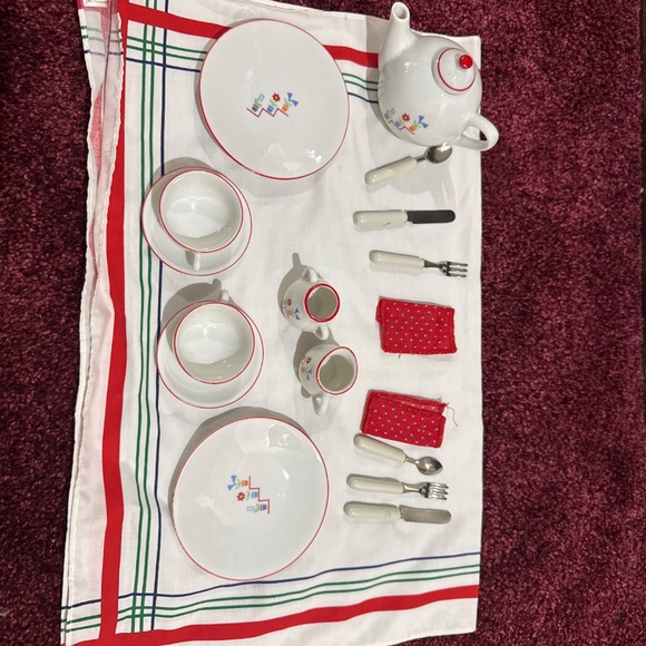 Mollys Tea Set - Picture 2 of 3